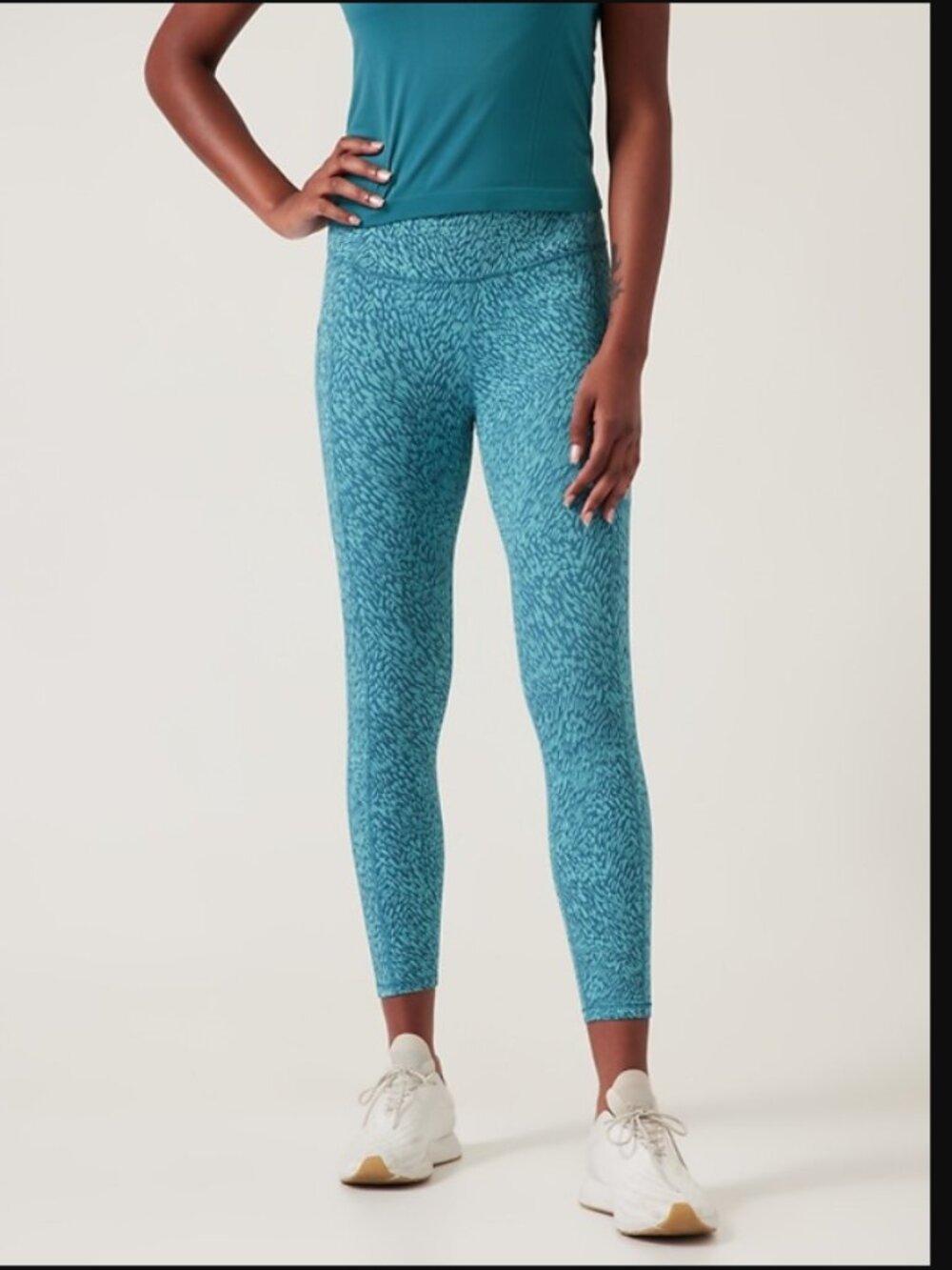 Athleta Ultimate Stash Textured 7/8 Tight in Tailwind Texture Green | Size S
